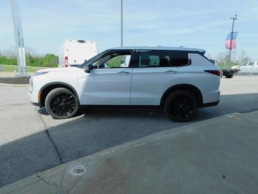 2023 Mitsubishi Outlander SE Special Edition