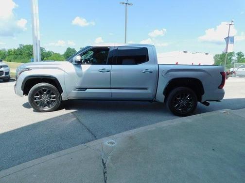 2023 Toyota Tundra Hybrid Platinum