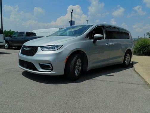 2023 Chrysler Pacifica Touring-L