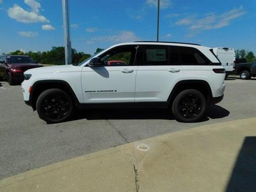 2025 Jeep Grand Cherokee Laredo