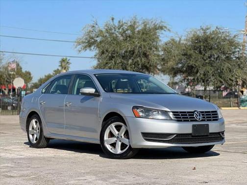 2013 Volkswagen Passat 2.0 TDI SE w/ Sunroof
