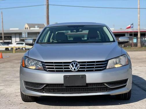 2013 Volkswagen Passat 2.0 TDI SE w/ Sunroof