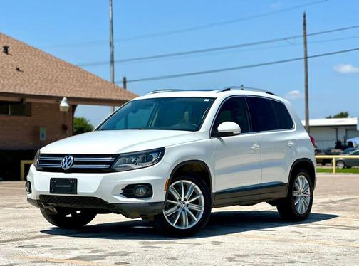 Pure White 2016 Volkswagen Tiguan SE