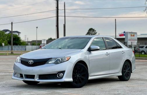 Classic Silver Metallic 2012 Toyota Camry SE