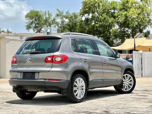 2010 Volkswagen Tiguan SEL