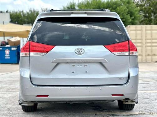 2014 Toyota Sienna XLE
