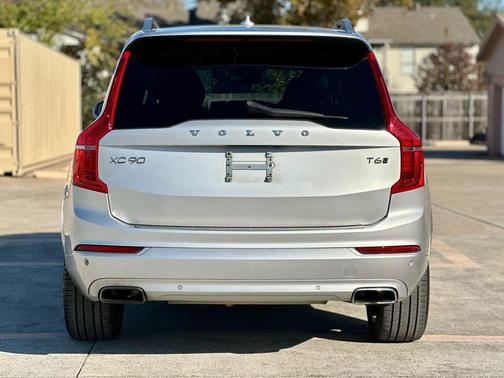 2017 Volvo XC90 T6 Momentum