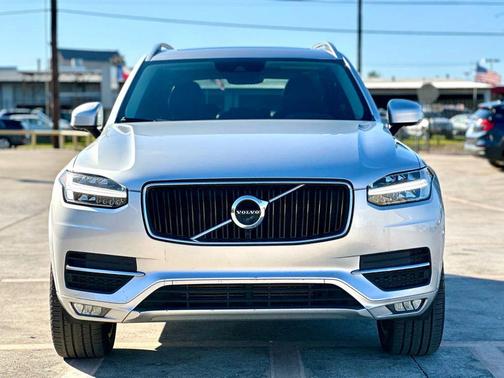 2017 Volvo XC90 T6 Momentum
