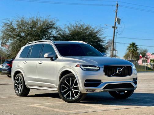 2017 Volvo XC90 T6 Momentum
