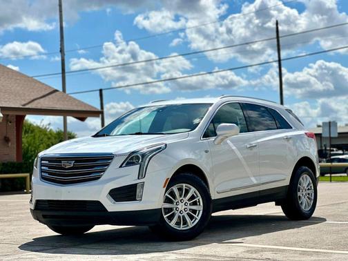 Crystal White Tricoat 2017 Cadillac XT5 Base