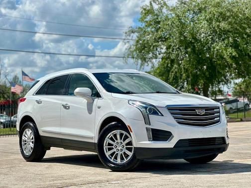 Crystal White Tricoat 2017 Cadillac XT5 Base