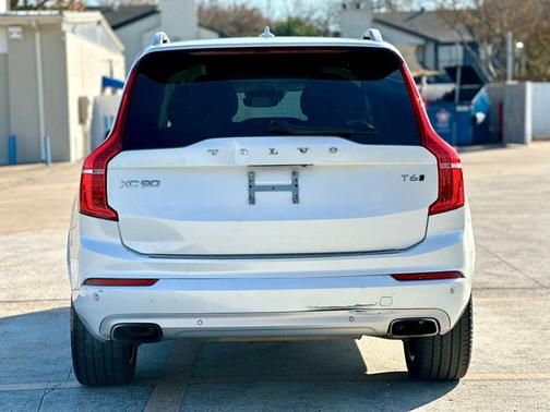 2016 Volvo XC90 T6 Momentum