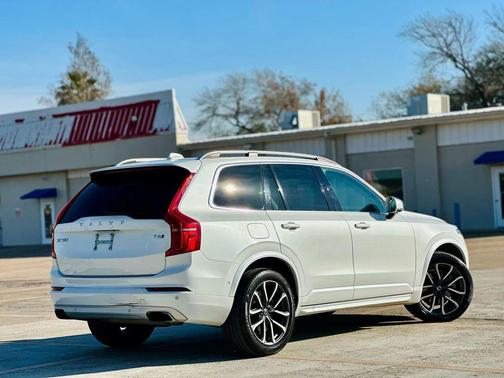 2016 Volvo XC90 T6 Momentum