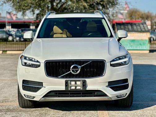 2016 Volvo XC90 T6 Momentum