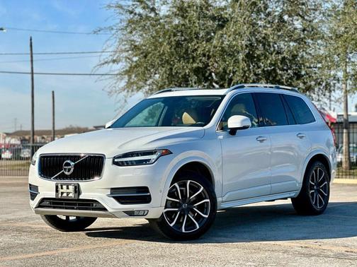 2016 Volvo XC90 T6 Momentum