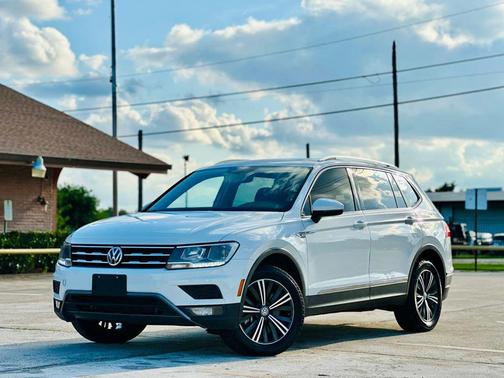 White 2018 Volkswagen Tiguan 2.0T SEL