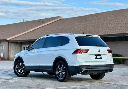 White 2018 Volkswagen Tiguan 2.0T SEL