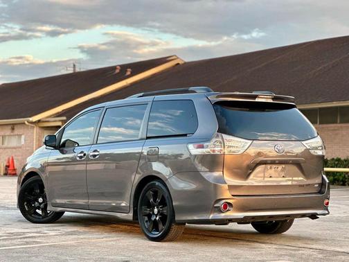 2015 Toyota Sienna SE