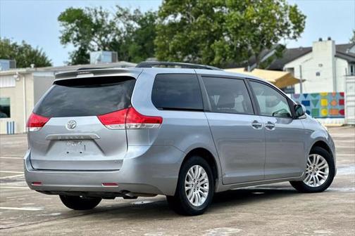 2012 Toyota Sienna XLE