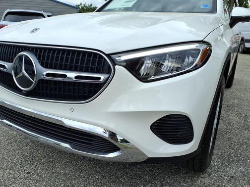 WHITE 2026 Mercedes-Benz GLC 300 Base