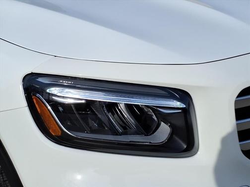 Polar White 2026 Mercedes-Benz GLB 250 4MATIC