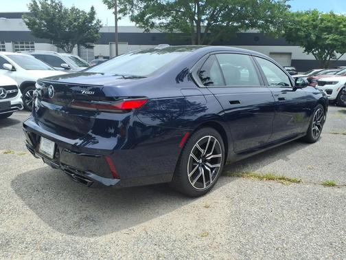 Tanzanite Blue II Metallic 2024 BMW 760 xDrive
