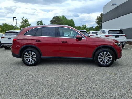 MANUFAKTUR Patagonia Red Metallic 2026 Mercedes-Benz GLC 300 Base