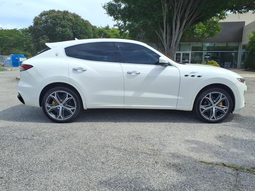 Bianco 2022 Maserati Levante GT