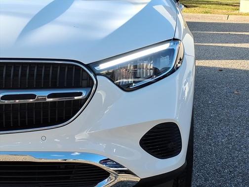 Polar White 2026 Mercedes-Benz GLC 300 Base