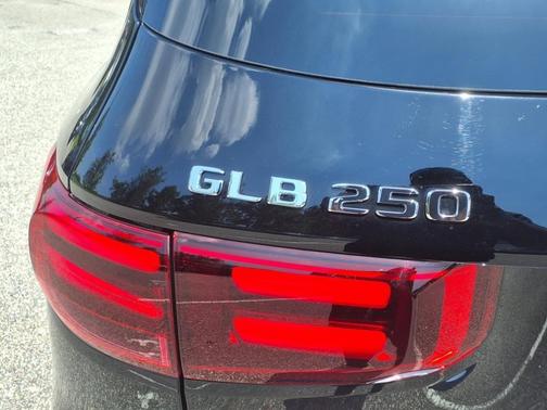 BLACK 2025 Mercedes-Benz GLB 250 Base