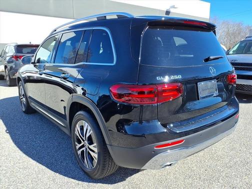 Night Black 2026 Mercedes-Benz GLB 250 4MATIC