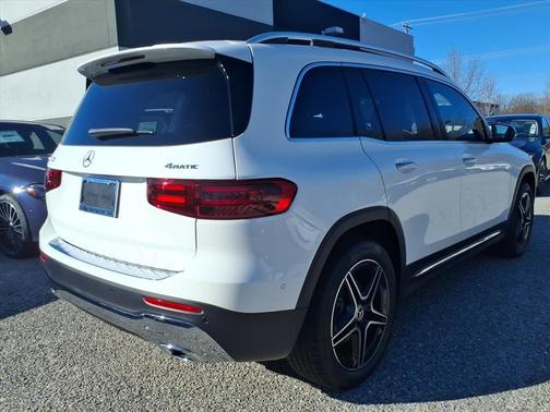 Polar White 2026 Mercedes-Benz GLB 250 4MATIC