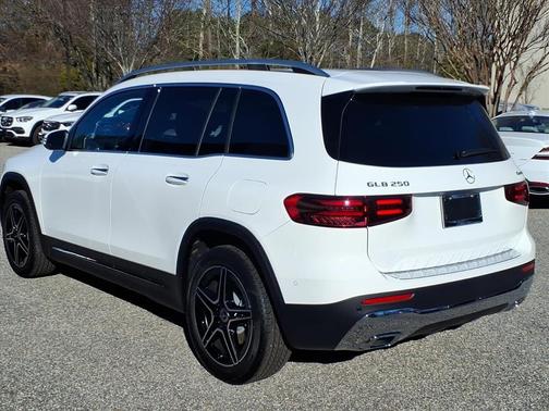 Polar White 2026 Mercedes-Benz GLB 250 4MATIC