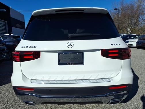 Polar White 2026 Mercedes-Benz GLB 250 4MATIC