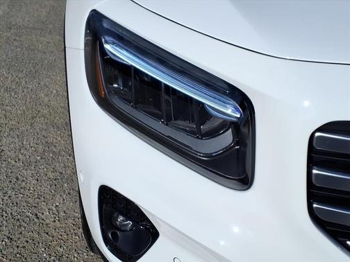 Polar White 2026 Mercedes-Benz GLB 250 4MATIC