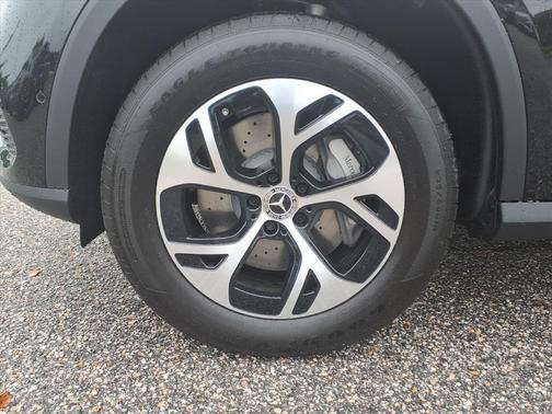 BLACK 2026 Mercedes-Benz GLC 350e Base