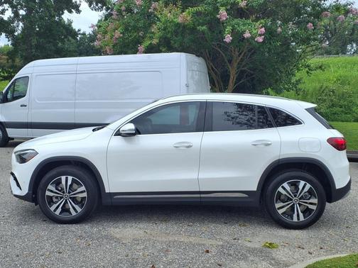 Polar White 2026 Mercedes-Benz GLA 250 4MATIC