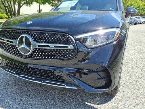 BLACK 2026 Mercedes-Benz GLC 300 4MATIC