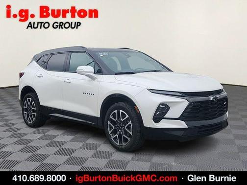 Iridescent Pearl Tricoat 2023 Chevrolet Blazer RS