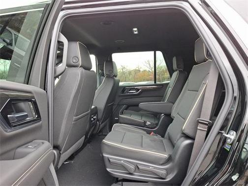 2025 GMC Yukon Elevation