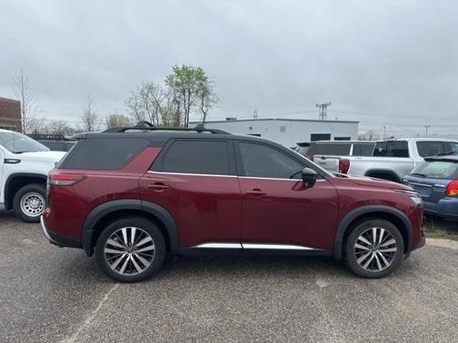 2022 Nissan Pathfinder Platinum