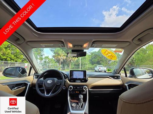 Blizzard Pearl 2021 Toyota RAV4 Hybrid SE