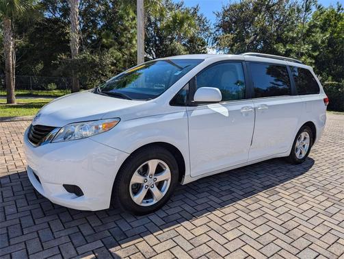 2013 Toyota Sienna LE