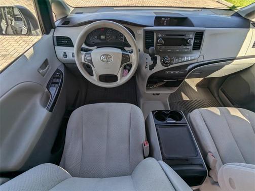 2013 Toyota Sienna LE