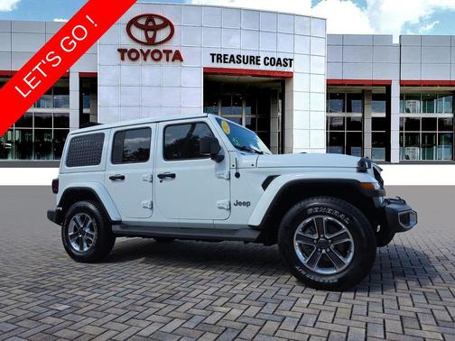 Bright White Clearcoat 2022 Jeep Wrangler Unlimited Sahara
