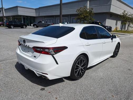 Super White 2021 Toyota Camry SE