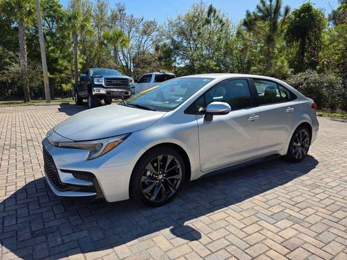 Classic Silver Metallic 2024 Toyota Corolla SE