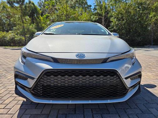 Classic Silver Metallic 2024 Toyota Corolla SE