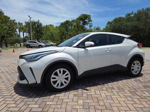 Blizzard Pearl 2021 Toyota C-HR LE