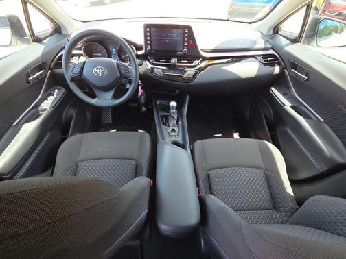 Blizzard Pearl 2021 Toyota C-HR LE